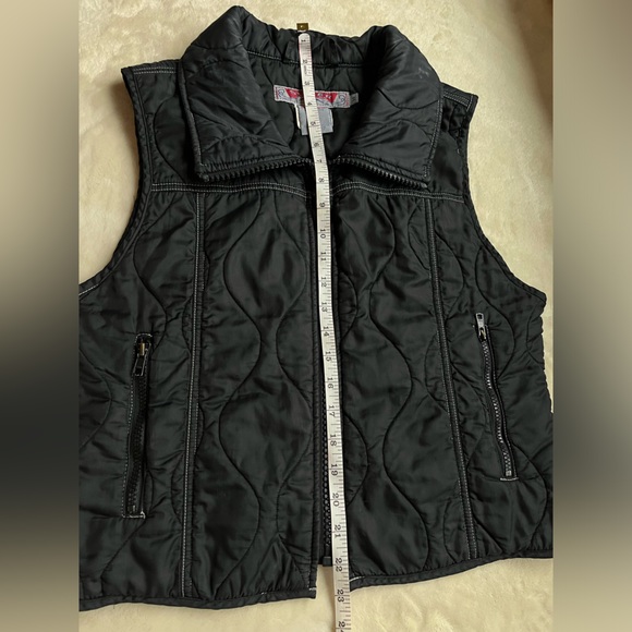 “Silver Jeans” Quilted Cropped Zip Vest - Picture 7 of 8